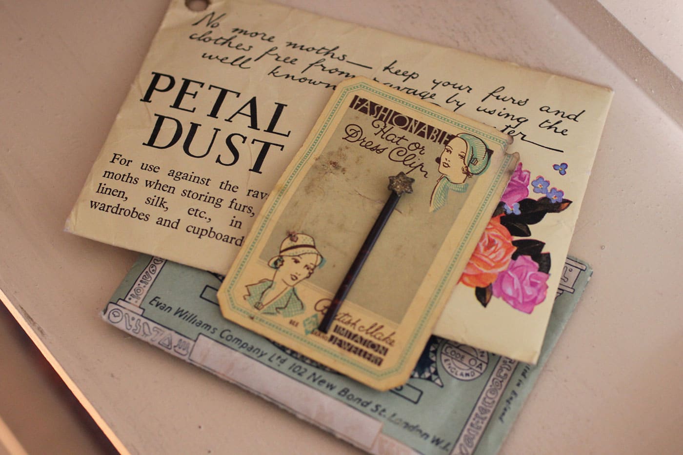 Vintage star hair pin and petal dust